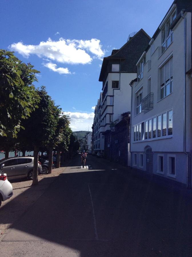 Grosse Wohnung Mit Rheinblick Бопард Екстериор снимка